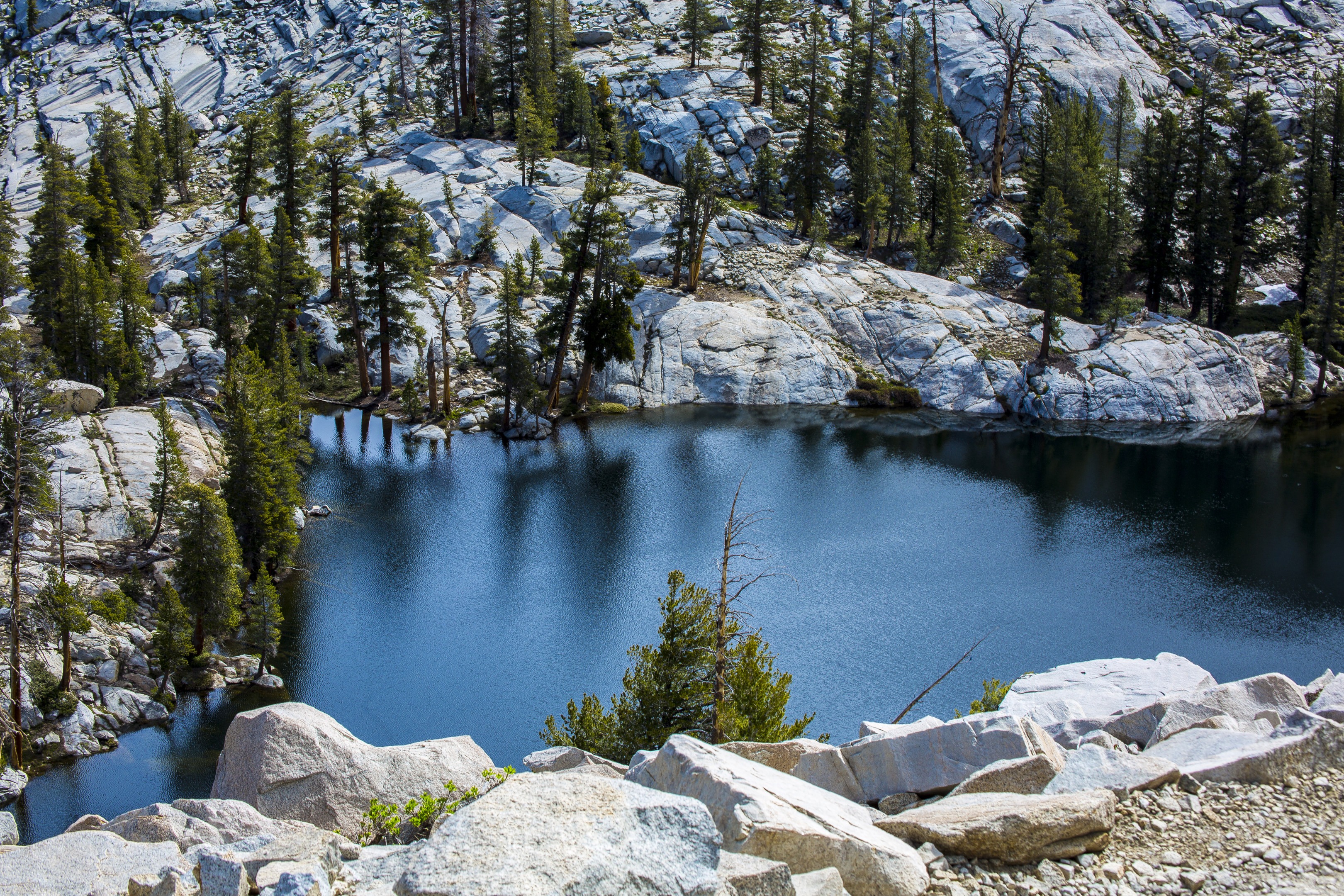 Sequoia lakes outlet trail